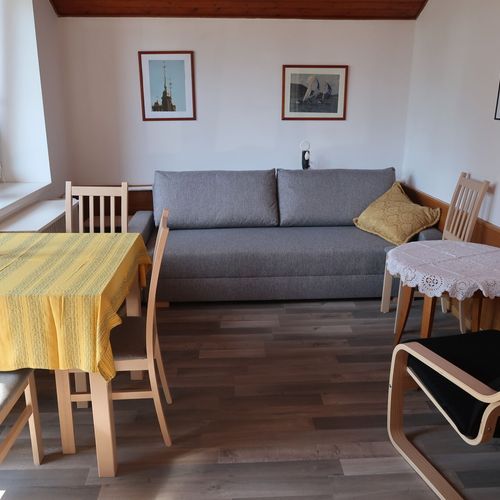 Apartament classic la etaj cu 3 camere pentru 5 pers.