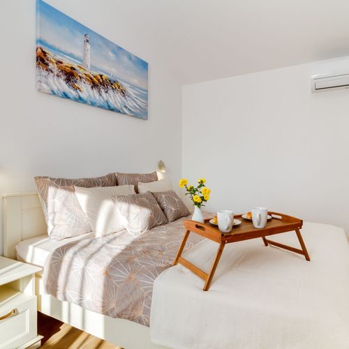 Casă de vacanță romantică la etaj pentru 5 pers. (se inchirieaza doar integral)