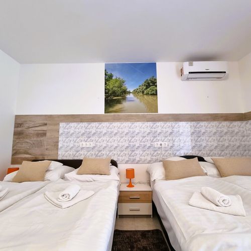 Apartament la parter cu terasă cu 1 camera pentru 4 pers.