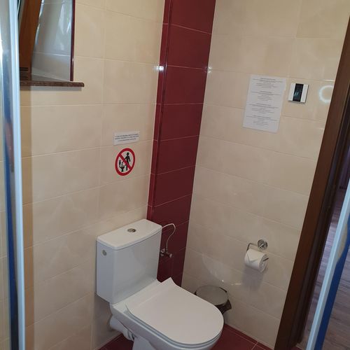 Camera dubla la etaj cu vedere spre grădină
