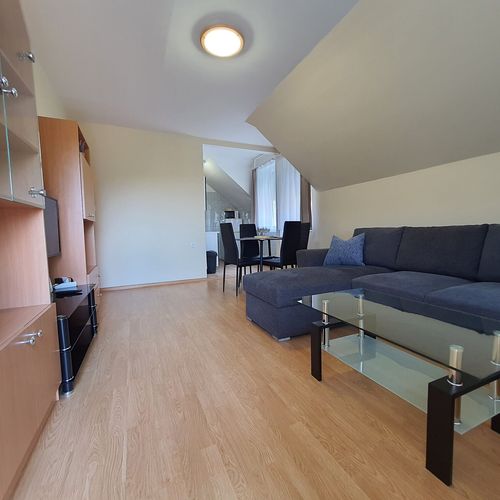 Apartament 4-osobowy z balkonem z klimatyzacją z 2 pomieszczeniami sypialnianymi