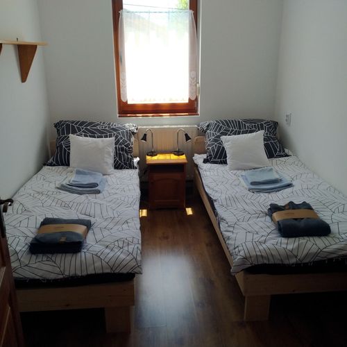 Apartament familial(ă) la parter pentru 5 pers. (se inchirieaza doar integral)