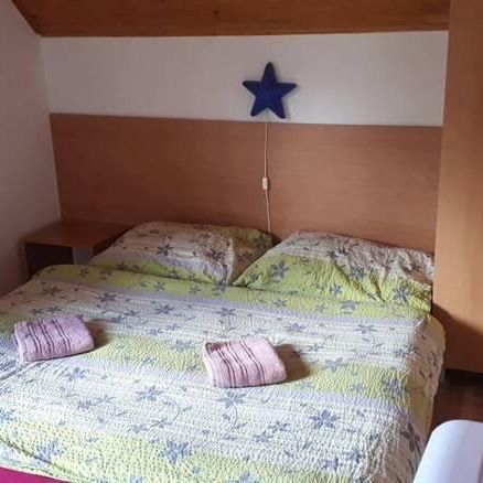 Apartament cu balcon cu duș cu 3 camere pentru 10 pers. (se poate solicita pat suplimentar)