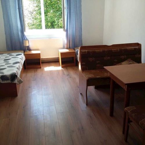 Apartament cu duș cu chicinetă proprie cu 2 camere pentru 5 pers.