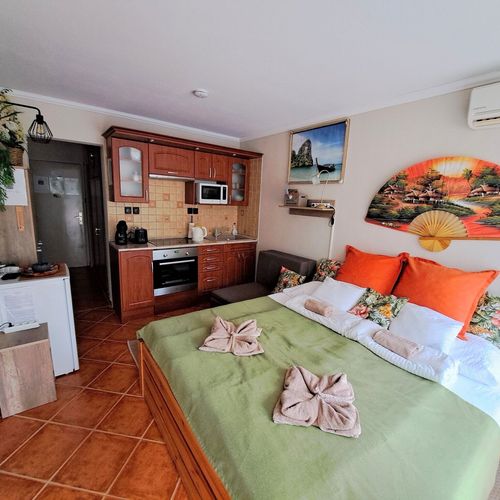 Apartament cu balcon cu aer condiționat cu 1 camera pentru 2 pers. (se poate solicita pat suplimentar)