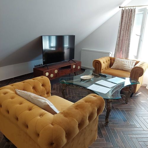 Apartament lux la etaj cu 2 camere pentru 4 pers.