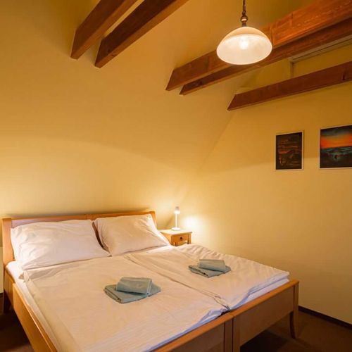 Apartman se sprchou s privátní koupelnou mimo apartmán pro 3 os. (s možností přistýlky)