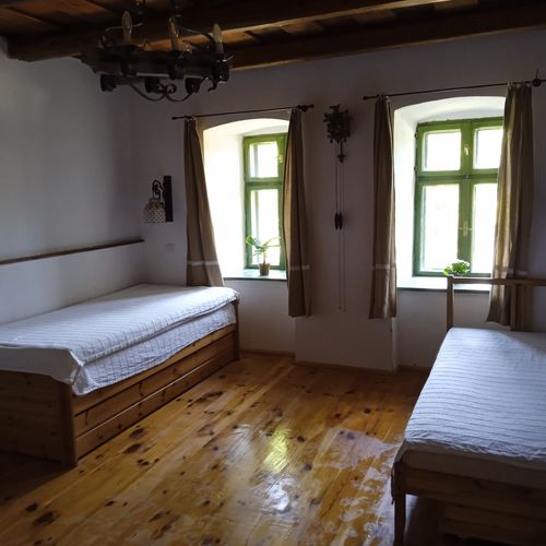 Casa rustică familial(ă) întreaga unitate pentru 4 pers. (se inchirieaza doar integral) (se poate solicita pat suplimentar)