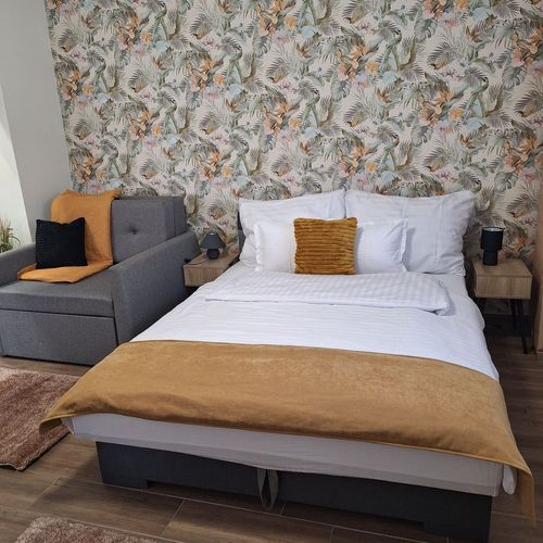 Apartman pro 3 os. s 1 ložnicí s výhledem do dvora na poschodí