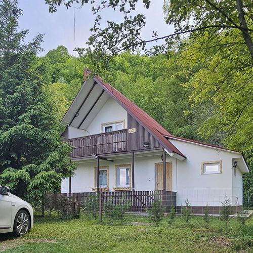 Cabană familial(ă) pentru 10 pers. (se inchirieaza doar integral)