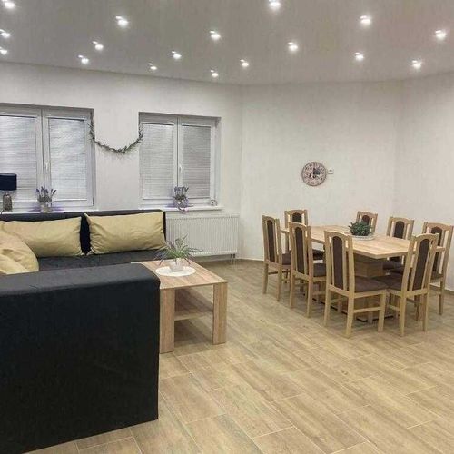 Apartament tourist cu bucătărie proprie cu 4 camere pentru 8 pers. (se poate solicita pat suplimentar)