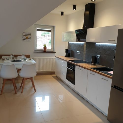 Apartament la etaj cu balcon cu 2 camere pentru 4 pers.