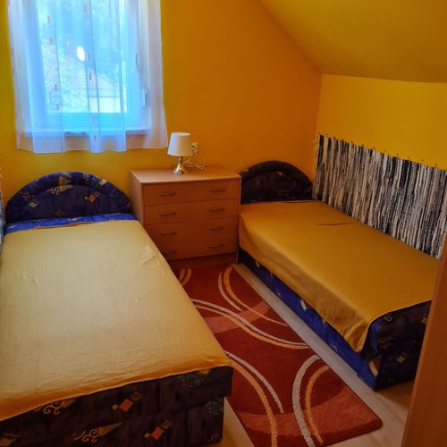 Casă de vară familial(ă) întreaga unitate pentru 4 pers. (se inchirieaza doar integral) (se poate solicita pat suplimentar)