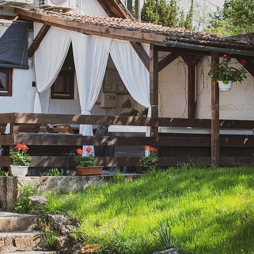 Casă de vacanță romantică cu vedere spre curte pentru 4 pers. (se inchirieaza doar integral)