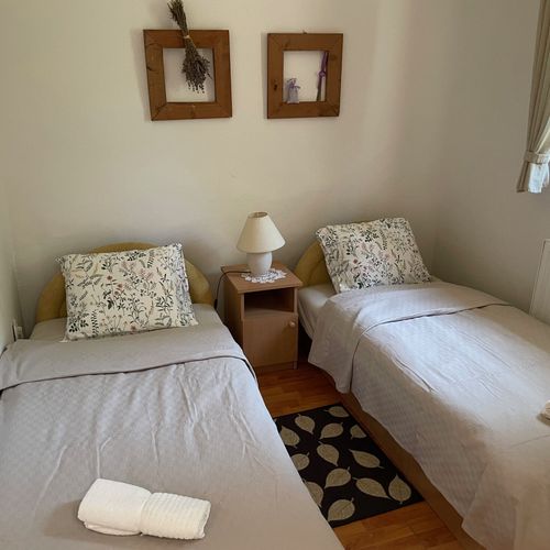 Apartament cu vedere spre curte c cu 2 camere pentru 4 pers.