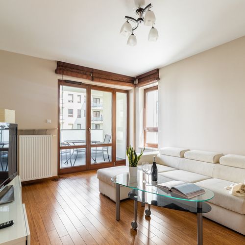 Apartament 6-osobowy na piętrze Standard Plus z 3 pomieszczeniami sypialnianymi