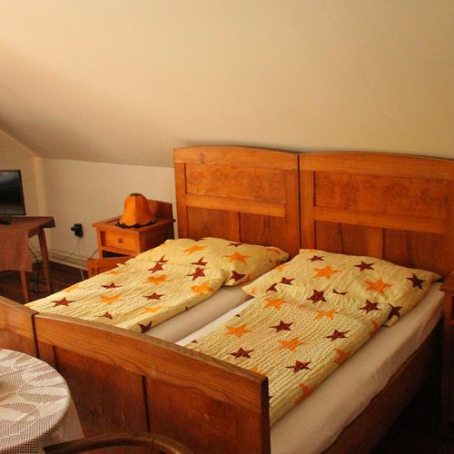 Casă de vacanță familial(ă) cu vedere spre munte pentru 10 pers. (se inchirieaza doar integral)