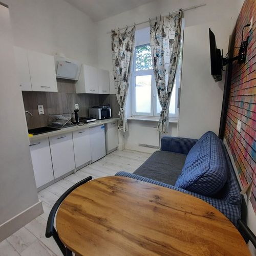 Apartament art la parter cu 1 camera pentru 3 pers.