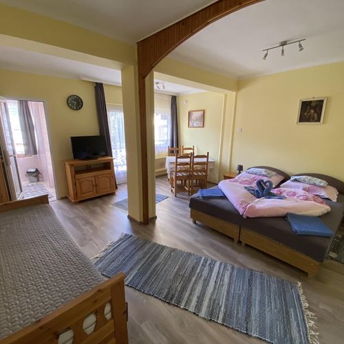 Apartament 4-osobowy na piętrze z 1 pomieszczeniem sypialnianym