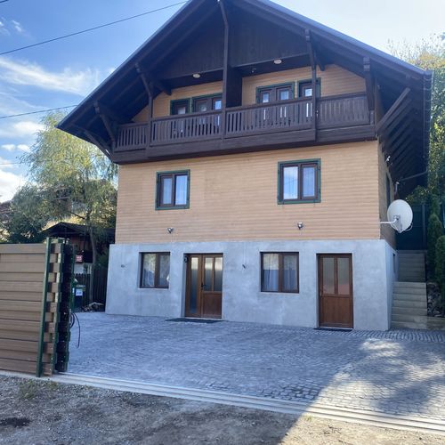 Casă de vacanță întreaga unitate cu vedere spre pădure pentru 12 pers. (se inchirieaza doar integral) (se poate solicita pat suplimentar)