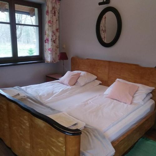 Apartament la parter cu vedere spre pădure cu 2 camere pentru 4 pers.