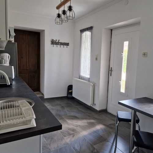 Apartament cu baie cu vedere spre curte cu 1 camera pentru 4 pers. (se poate solicita pat suplimentar)
