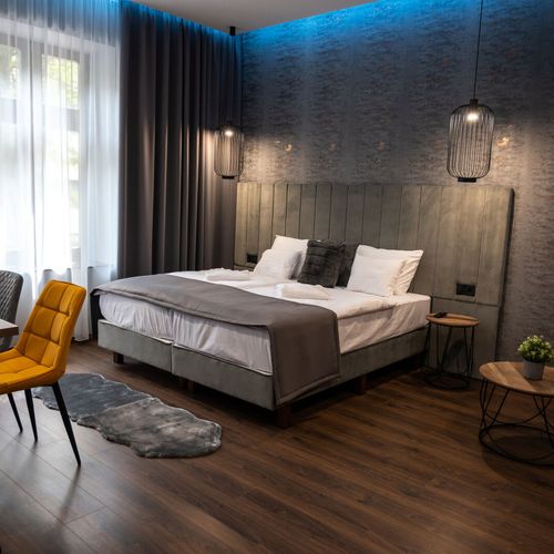 Apartament familial(ă) la parter cu 1 camera pentru 2 pers. (se poate solicita pat suplimentar)