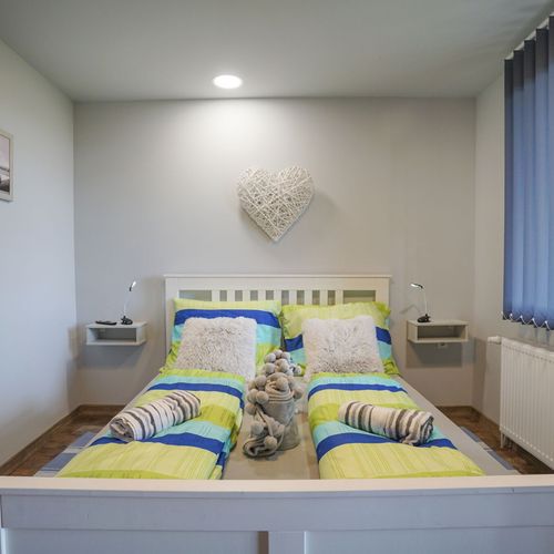 Apartament întreaga unitate cu grădină pentru 7 pers. (se inchirieaza doar integral)