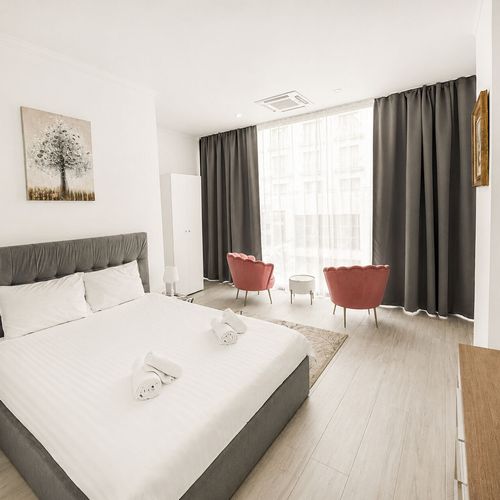 Apartament superior cu vedere parțială spre mare cu 2 camere pentru 4 pers.