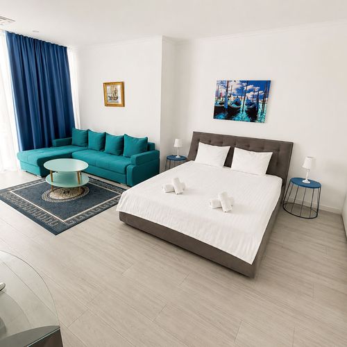 Apartament superior cu vedere parțială spre mare cu 2 camere pentru 5 pers.