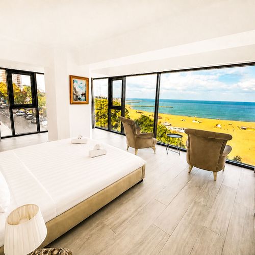 Apartament deluxe cu vedere spre mare cu 3 camere pentru 5 pers.