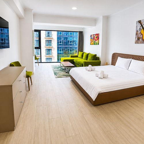 Apartament superior cu vedere parțială spre mare cu 2 camere pentru 5 pers.