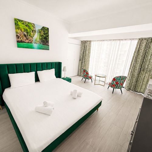 Apartament superior cu vedere parțială spre mare cu 2 camere pentru 4 pers.