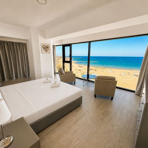 Apartament deluxe cu vedere spre mare cu 2 camere pentru 4 pers.