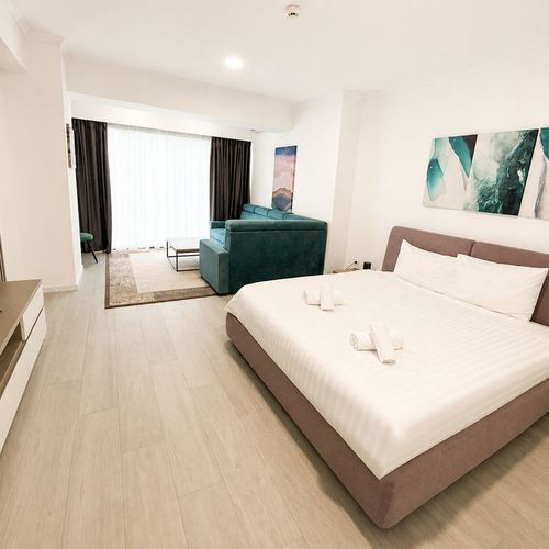 Apartament superior cu vedere parțială spre mare cu 2 camere pentru 5 pers.