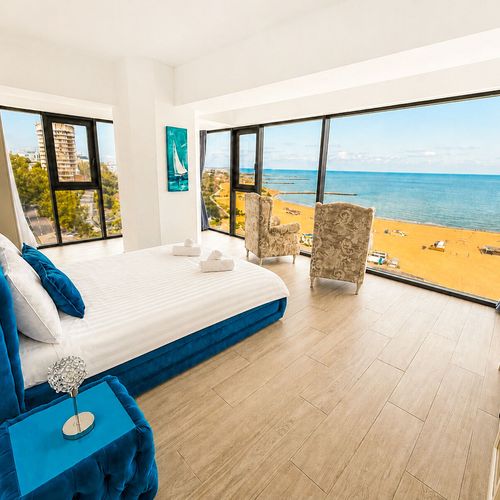Apartament deluxe cu vedere spre mare cu 3 camere pentru 5 pers.