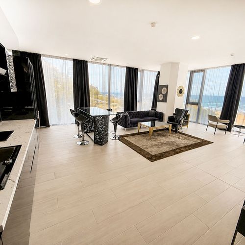 Apartament vip cu vedere spre mare cu 2 camere pentru 4 pers.