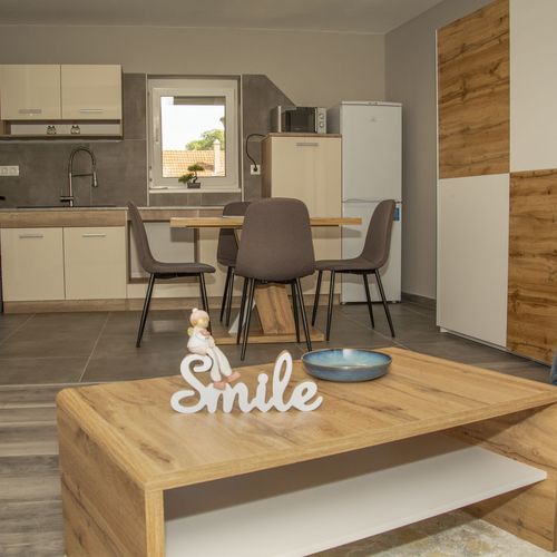 Apartament la etaj cu aer condiționat cu 1 camera pentru 2 pers. (se poate solicita pat suplimentar)