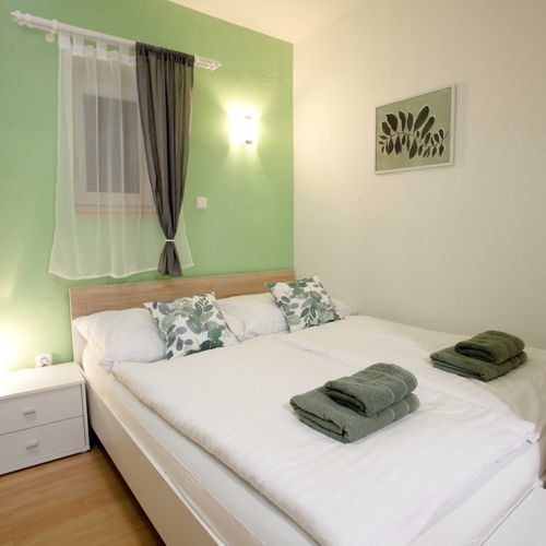 Apartament cu chicinetă proprie cu 1 camera pentru 2 pers.