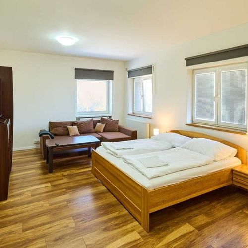 Apartman se sprchou s privátní koupelnou mimo apartmán pro 6 os. se 3 ložnicemi (s možností přistýlky)