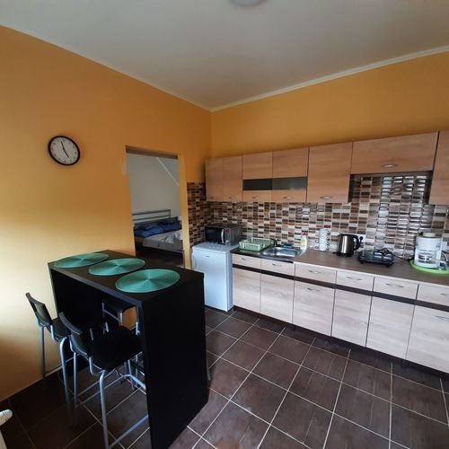 Apartament 4-osobowy z widokiem na dziedziniec z 1 pomieszczeniem sypialnianym