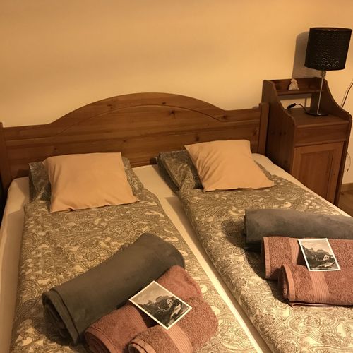Casă de vacanță cu terasă cu vedere spre pădure pentru 4 pers. (se inchirieaza doar integral) (se poate solicita pat suplimentar)