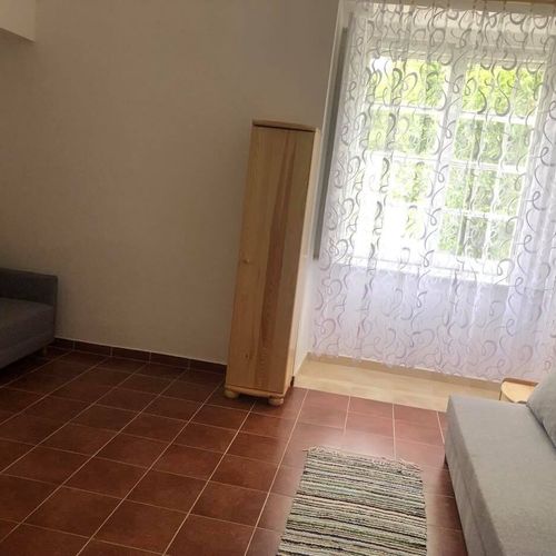 Apartament întreaga unitate cu vedere spre parc cu 2 camere pentru 6 pers.