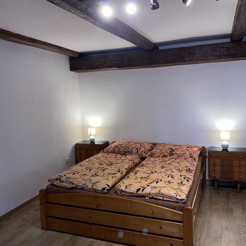 Apartman se sprchou s privátní koupelnou mimo apartmán pro 4 os. (s možností přistýlky)