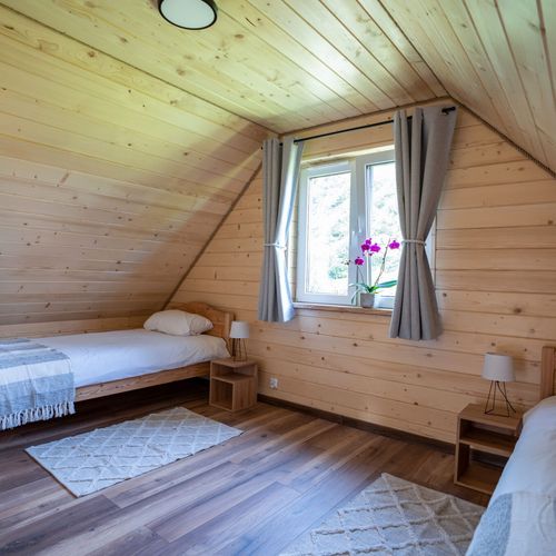 Casă de vacanță întreaga unitate cu vedere spre pădure pentru 6 pers. (se inchirieaza doar integral)
