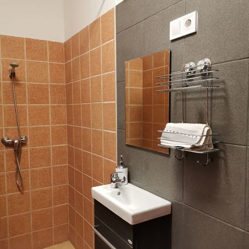 Casă de vacanță întreaga unitate cu vedere spre munte pentru 15 pers. (se inchirieaza doar integral)