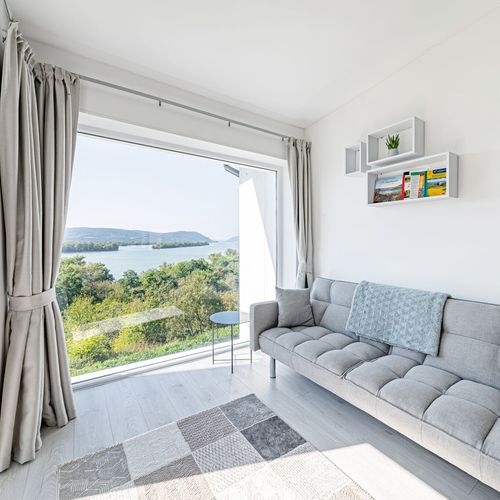 Apartament exclusive la etaj cu 1 camera pentru 2 pers. (se poate solicita pat suplimentar)