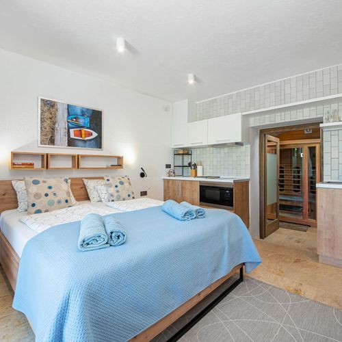 Apartament design studio cu infrasaună cu 1 camera pentru 2 pers.