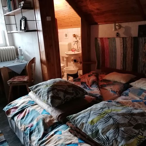 Camera twin la mansardă cu balcon