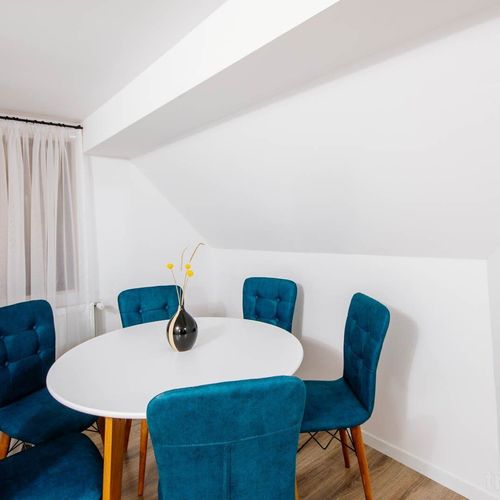 Apartament la mansardă cu 3 camere pentru 6 pers.